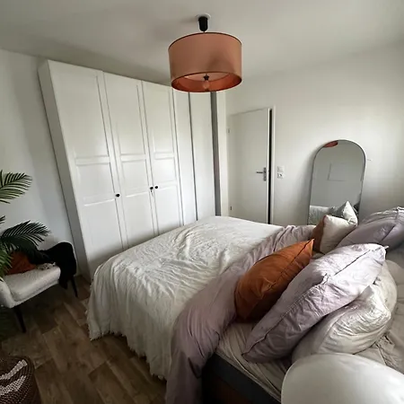 F2 Spacieux Avec Balcon Proche Paris Διαμέρισμα