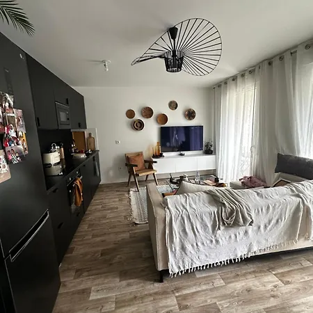 F2 Spacieux Avec Balcon Proche Paris *